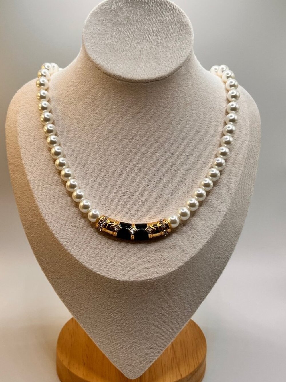Signed Vintage Monet Faux Pearl Black Enamel Crystal Necklace 17 to 21 in
